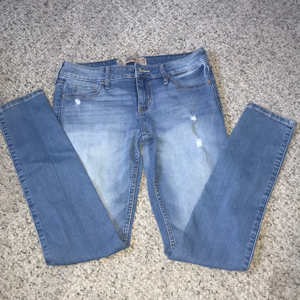 Light wash super skinny jeans. 3SHORT.